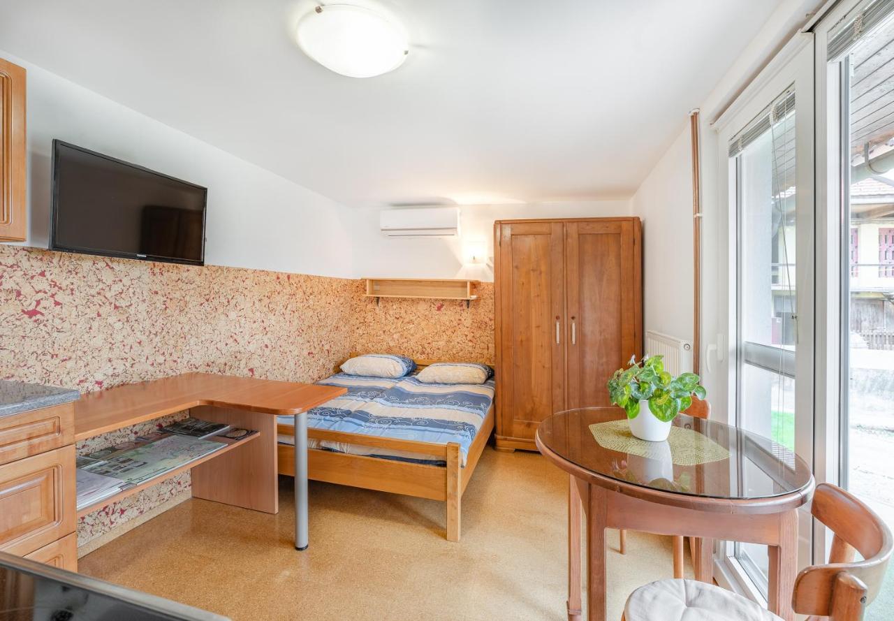 Fortun Estate - Apartmaji Ob Reki Kolpi Metlika Esterno foto
