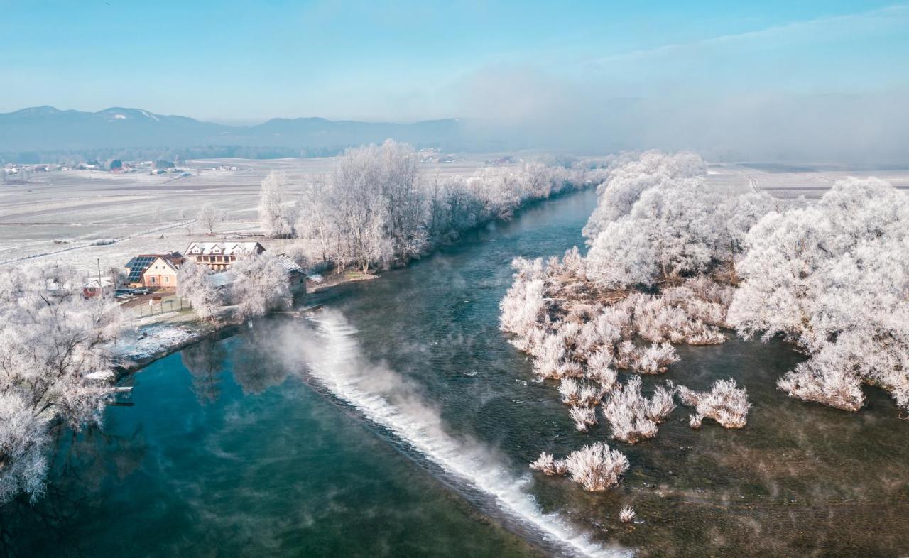 Fortun Estate - Apartmaji Ob Reki Kolpi Metlika Esterno foto