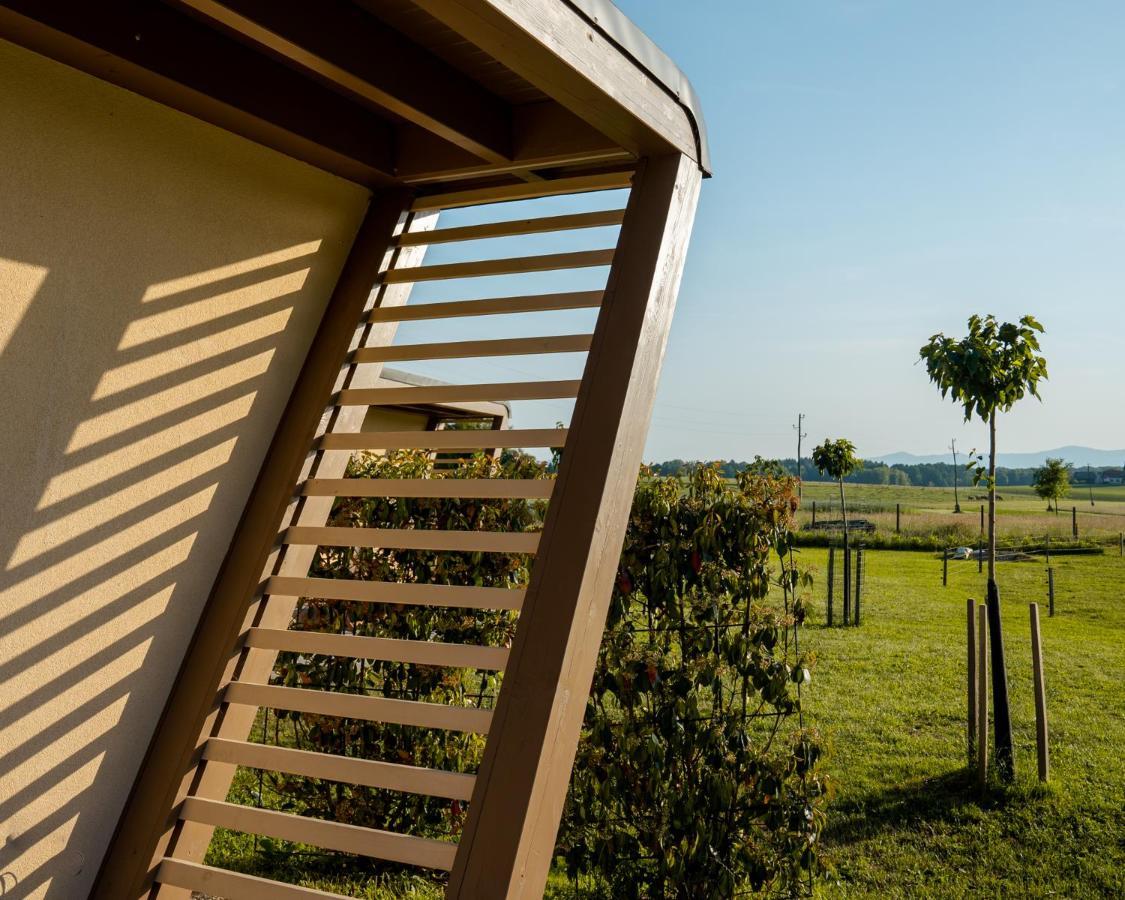 Fortun Estate - Apartmaji Ob Reki Kolpi Metlika Esterno foto