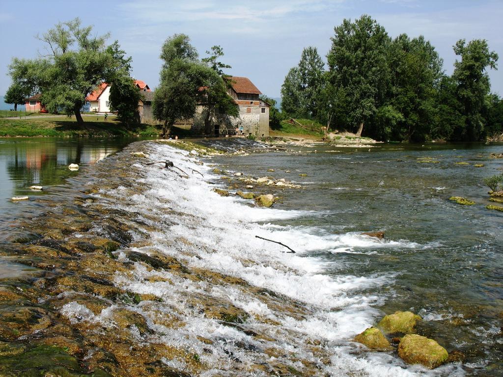 Fortun Estate - Apartmaji Ob Reki Kolpi Metlika Camera foto