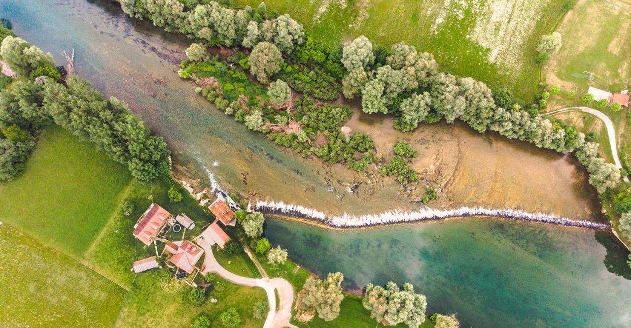 Fortun Estate - Apartmaji Ob Reki Kolpi Metlika Esterno foto